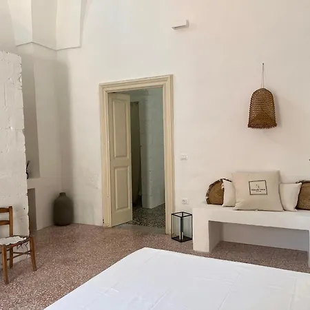 Konukevi L'edicola Votiva Casarano